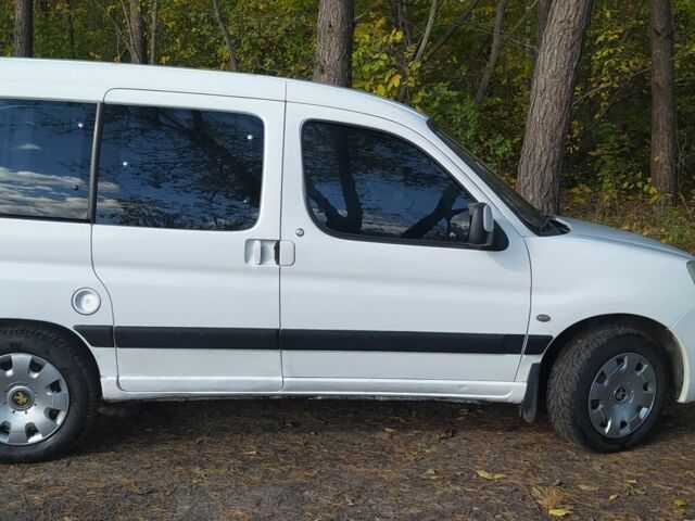 Белый Пежо Partner, объемом двигателя 1.6 л и пробегом 263 тыс. км за 4000 $, фото 5 на Automoto.ua