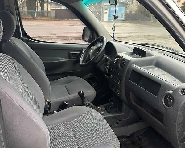 Белый Пежо Partner, объемом двигателя 1.87 л и пробегом 309 тыс. км за 3200 $, фото 5 на Automoto.ua
