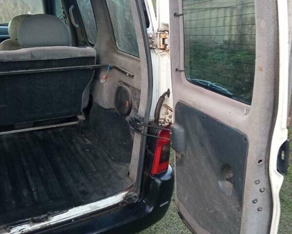 Белый Пежо Partner, объемом двигателя 1.87 л и пробегом 370 тыс. км за 3000 $, фото 10 на Automoto.ua