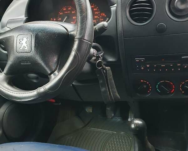 Белый Пежо Partner, объемом двигателя 1.4 л и пробегом 230 тыс. км за 1900 $, фото 21 на Automoto.ua
