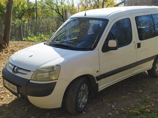Белый Пежо Partner, объемом двигателя 1.6 л и пробегом 263 тыс. км за 4000 $, фото 2 на Automoto.ua