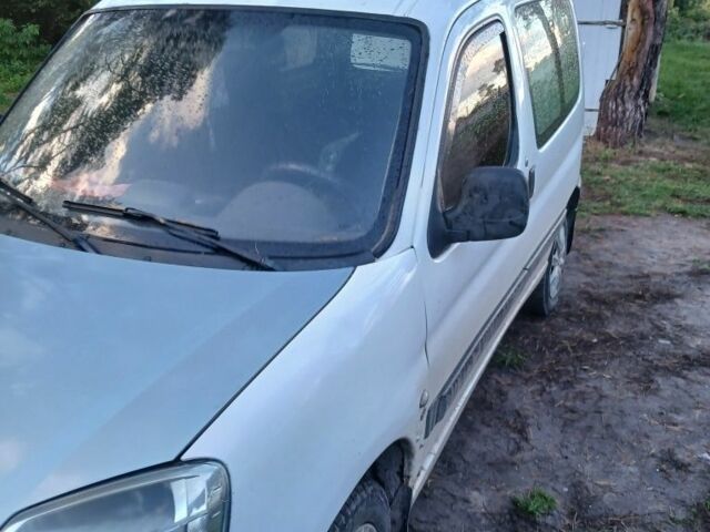 Белый Пежо Partner, объемом двигателя 0 л и пробегом 450 тыс. км за 2800 $, фото 1 на Automoto.ua