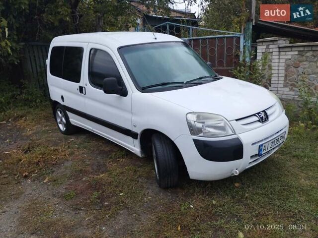 Білий Пежо Partner, об'ємом двигуна 1.36 л та пробігом 399 тис. км за 3300 $, фото 4 на Automoto.ua