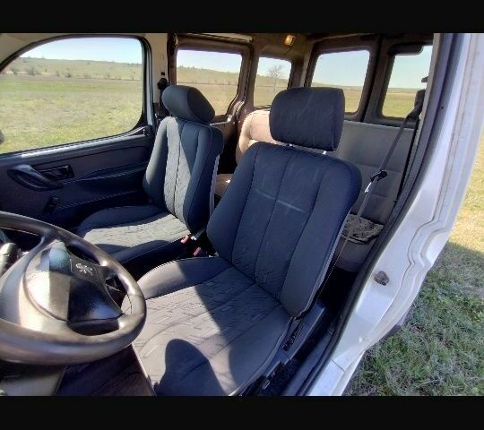 Белый Пежо Partner, объемом двигателя 1.9 л и пробегом 427 тыс. км за 3800 $, фото 7 на Automoto.ua