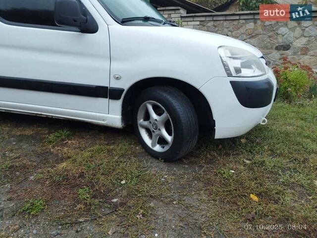 Білий Пежо Partner, об'ємом двигуна 1.36 л та пробігом 399 тис. км за 3300 $, фото 18 на Automoto.ua