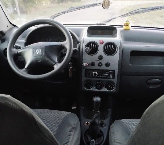Белый Пежо Partner, объемом двигателя 1.9 л и пробегом 427 тыс. км за 3800 $, фото 5 на Automoto.ua