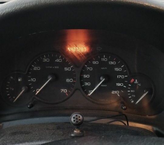 Белый Пежо Partner, объемом двигателя 1.9 л и пробегом 427 тыс. км за 3800 $, фото 6 на Automoto.ua