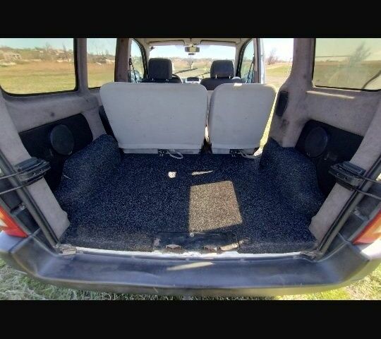 Белый Пежо Partner, объемом двигателя 1.9 л и пробегом 427 тыс. км за 3800 $, фото 9 на Automoto.ua