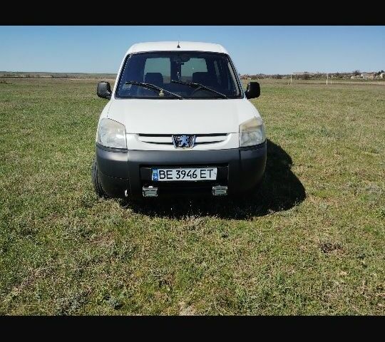Белый Пежо Partner, объемом двигателя 1.9 л и пробегом 427 тыс. км за 3800 $, фото 3 на Automoto.ua