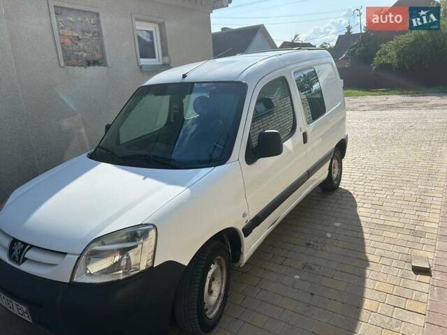 Белый Пежо Partner, объемом двигателя 2 л и пробегом 245 тыс. км за 4000 $, фото 11 на Automoto.ua