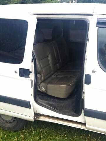 Белый Пежо Partner, объемом двигателя 1.87 л и пробегом 450 тыс. км за 3600 $, фото 2 на Automoto.ua