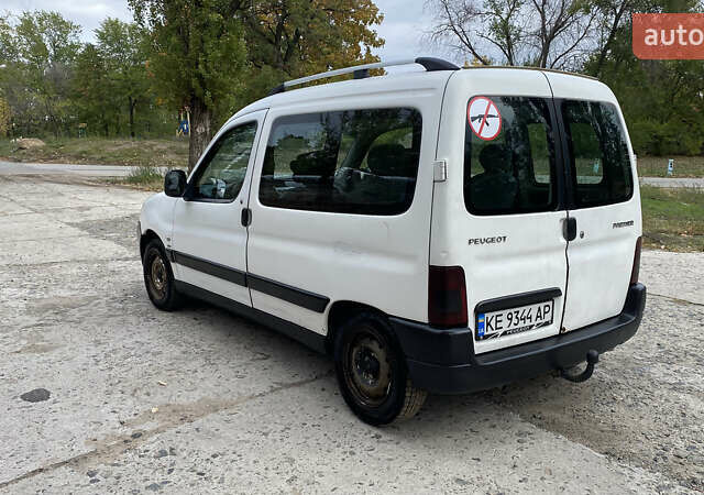 Білий Пежо Partner, об'ємом двигуна 1.6 л та пробігом 170 тис. км за 3200 $, фото 3 на Automoto.ua