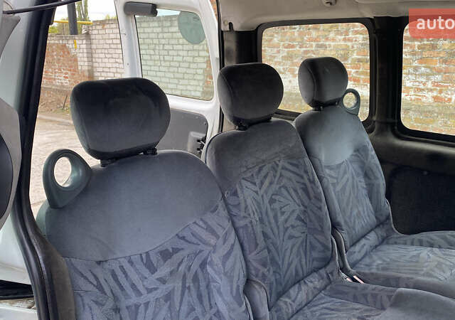 Білий Пежо Partner, об'ємом двигуна 1.6 л та пробігом 170 тис. км за 3200 $, фото 17 на Automoto.ua