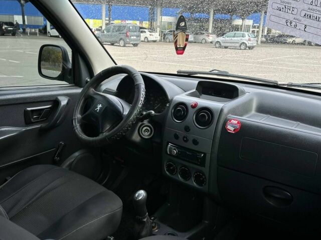 Белый Пежо Partner, объемом двигателя 0 л и пробегом 341 тыс. км за 3699 $, фото 6 на Automoto.ua