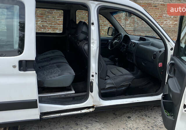 Білий Пежо Partner, об'ємом двигуна 1.6 л та пробігом 170 тис. км за 3200 $, фото 9 на Automoto.ua