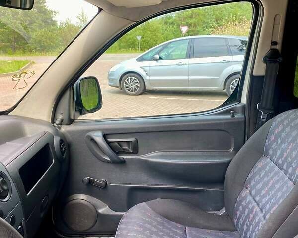 Белый Пежо Partner, объемом двигателя 2 л и пробегом 300 тыс. км за 4200 $, фото 3 на Automoto.ua