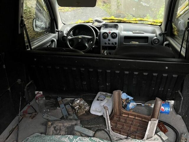 Белый Пежо Partner, объемом двигателя 1.4 л и пробегом 200 тыс. км за 1500 $, фото 4 на Automoto.ua