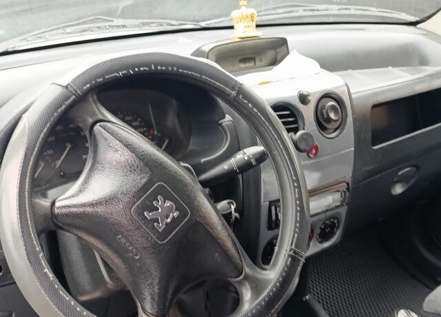 Білий Пежо Partner, об'ємом двигуна 1.9 л та пробігом 412 тис. км за 2735 $, фото 2 на Automoto.ua