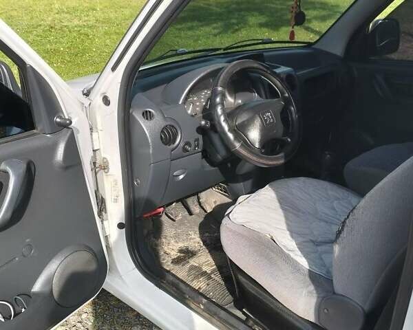 Белый Пежо Partner, объемом двигателя 2 л и пробегом 180 тыс. км за 4100 $, фото 5 на Automoto.ua