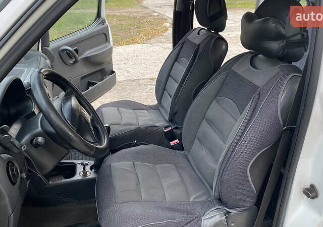 Білий Пежо Partner, об'ємом двигуна 1.6 л та пробігом 170 тис. км за 3200 $, фото 13 на Automoto.ua