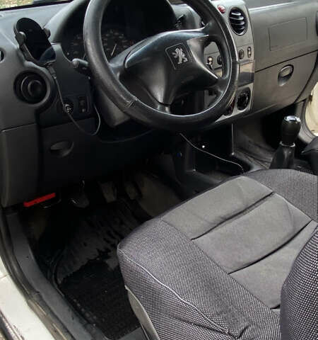 Білий Пежо Partner, об'ємом двигуна 1.6 л та пробігом 170 тис. км за 3200 $, фото 23 на Automoto.ua