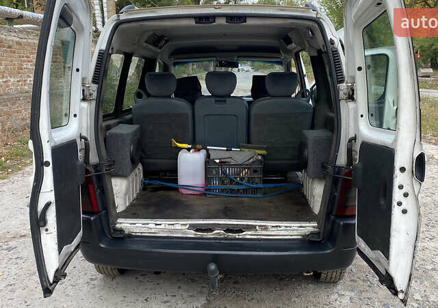 Білий Пежо Partner, об'ємом двигуна 1.6 л та пробігом 170 тис. км за 3200 $, фото 10 на Automoto.ua