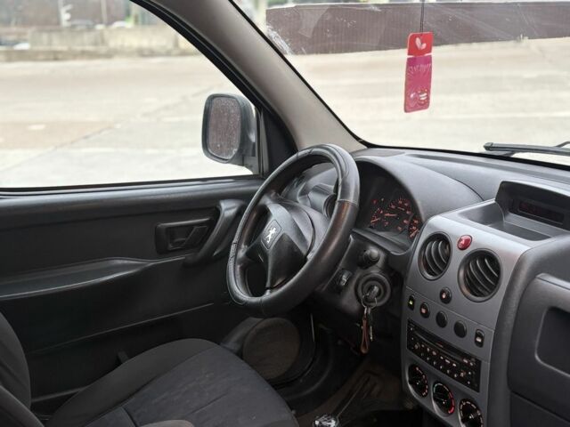 Белый Пежо Partner, объемом двигателя 1.9 л и пробегом 350 тыс. км за 3150 $, фото 18 на Automoto.ua