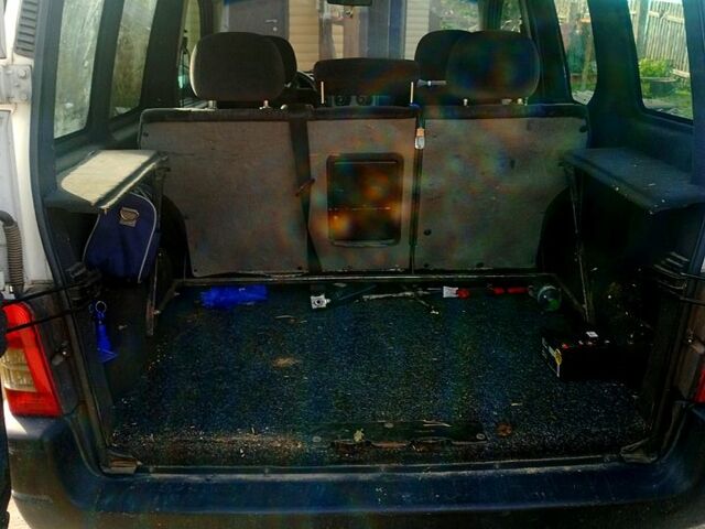 Белый Пежо Partner, объемом двигателя 1.6 л и пробегом 308 тыс. км за 3500 $, фото 6 на Automoto.ua