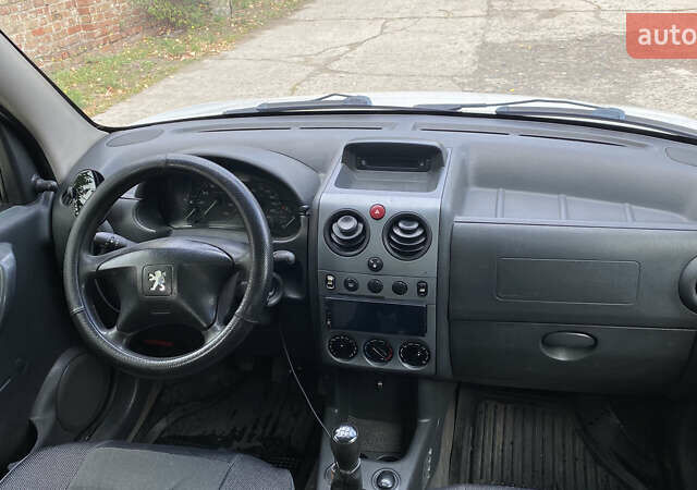 Білий Пежо Partner, об'ємом двигуна 1.6 л та пробігом 170 тис. км за 3200 $, фото 6 на Automoto.ua