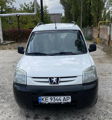 Білий Пежо Partner, об'ємом двигуна 1.6 л та пробігом 170 тис. км за 3200 $, фото 1 на Automoto.ua