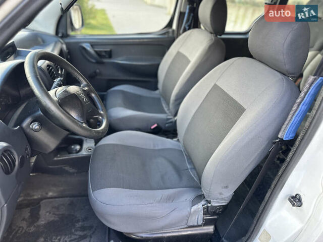 Білий Пежо Partner, об'ємом двигуна 1.56 л та пробігом 300 тис. км за 2900 $, фото 22 на Automoto.ua