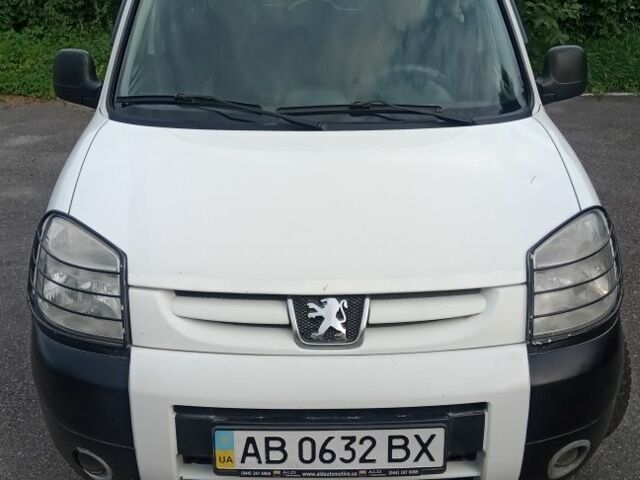 Белый Пежо Partner, объемом двигателя 1.4 л и пробегом 245 тыс. км за 4300 $, фото 1 на Automoto.ua