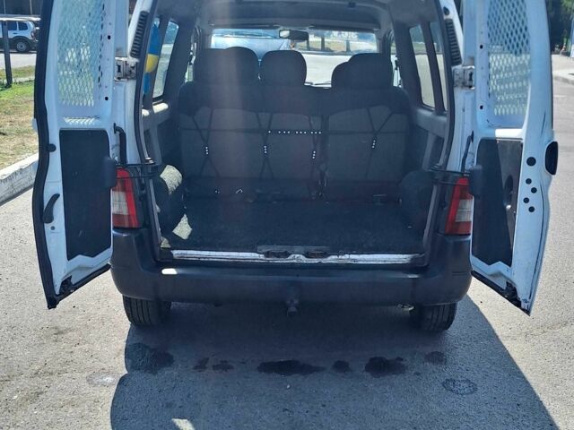 Белый Пежо Partner, объемом двигателя 1.6 л и пробегом 406 тыс. км за 3499 $, фото 9 на Automoto.ua