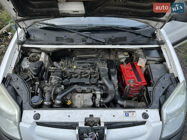 Белый Пежо Partner, объемом двигателя 1.56 л и пробегом 306 тыс. км за 4200 $, фото 10 на Automoto.ua