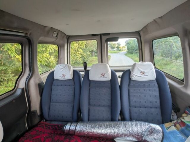 Белый Пежо Partner, объемом двигателя 1.6 л и пробегом 170 тыс. км за 3500 $, фото 5 на Automoto.ua