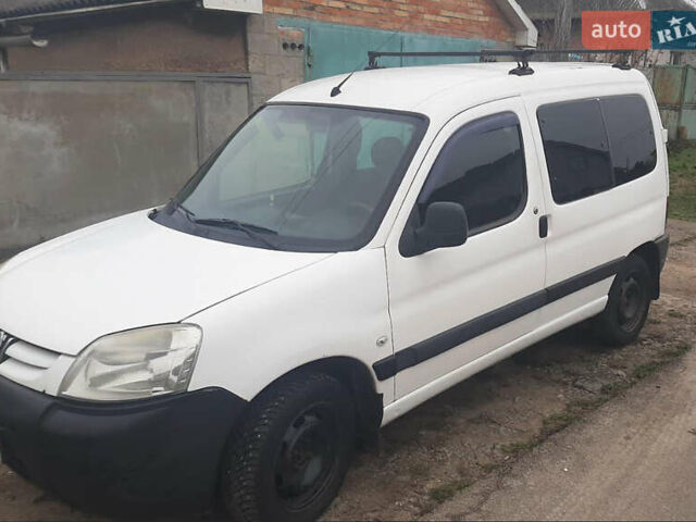 Белый Пежо Partner, объемом двигателя 1.36 л и пробегом 340 тыс. км за 2500 $, фото 2 на Automoto.ua