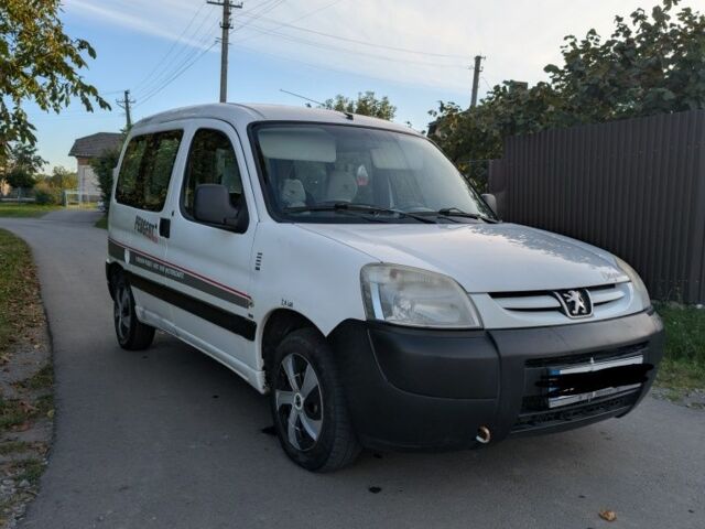 Белый Пежо Partner, объемом двигателя 1.6 л и пробегом 170 тыс. км за 3500 $, фото 3 на Automoto.ua