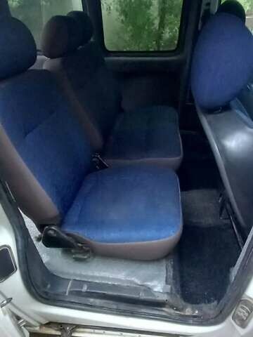 Белый Пежо Partner, объемом двигателя 1.56 л и пробегом 256 тыс. км за 3500 $, фото 7 на Automoto.ua