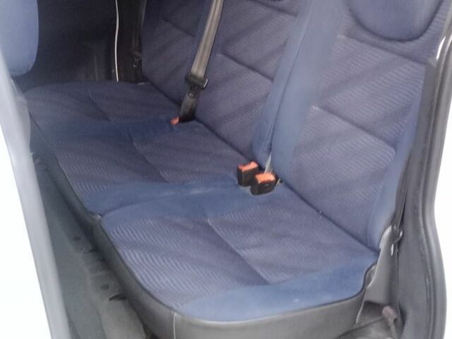 Белый Пежо Partner, объемом двигателя 1.4 л и пробегом 245 тыс. км за 4300 $, фото 15 на Automoto.ua