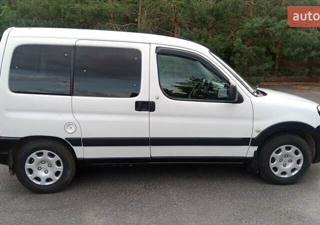 Белый Пежо Partner, объемом двигателя 1.4 л и пробегом 245 тыс. км за 4900 $, фото 4 на Automoto.ua