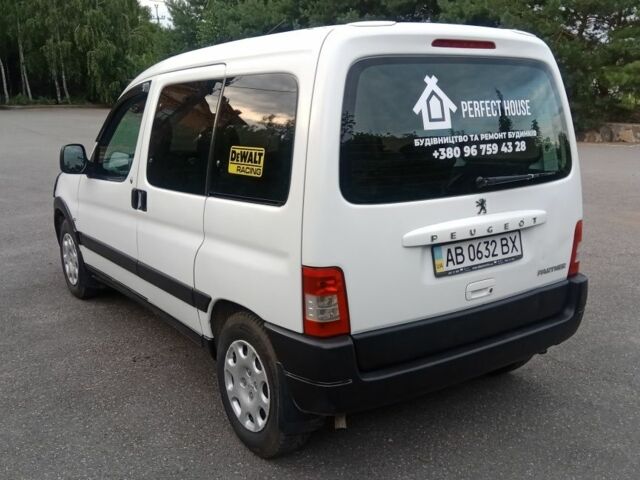 Белый Пежо Partner, объемом двигателя 1.4 л и пробегом 245 тыс. км за 4300 $, фото 8 на Automoto.ua