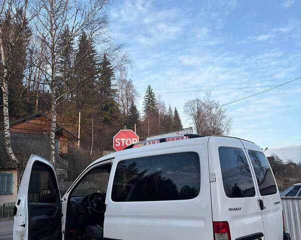 Белый Пежо Partner, объемом двигателя 1.6 л и пробегом 430 тыс. км за 3155 $, фото 10 на Automoto.ua