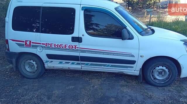 Белый Пежо Partner, объемом двигателя 1.4 л и пробегом 290 тыс. км за 2100 $, фото 4 на Automoto.ua