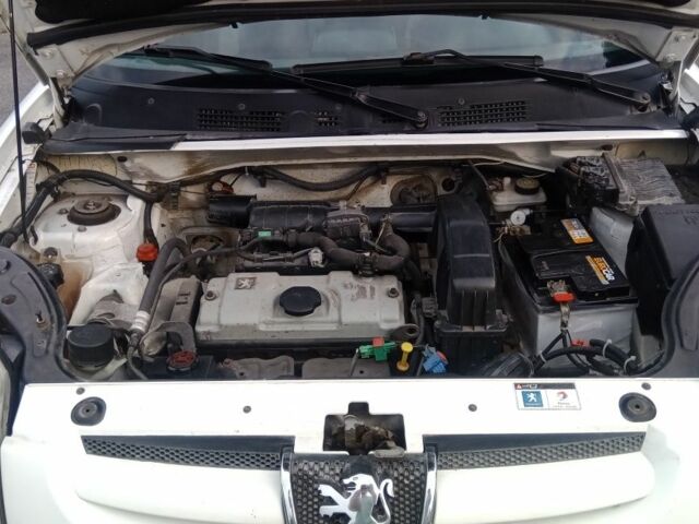 Белый Пежо Partner, объемом двигателя 1.4 л и пробегом 245 тыс. км за 4300 $, фото 17 на Automoto.ua