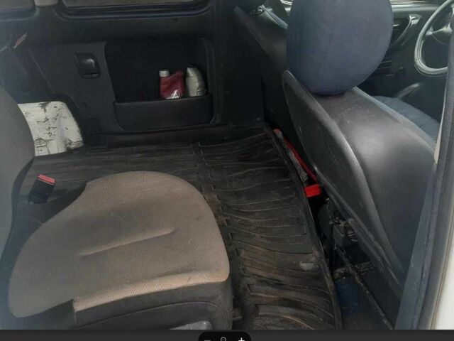 Белый Пежо Partner, объемом двигателя 1.4 л и пробегом 200 тыс. км за 2500 $, фото 6 на Automoto.ua