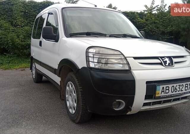 Белый Пежо Partner, объемом двигателя 1.4 л и пробегом 245 тыс. км за 4900 $, фото 6 на Automoto.ua