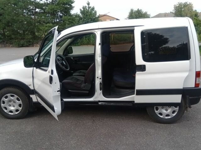 Белый Пежо Partner, объемом двигателя 1.4 л и пробегом 245 тыс. км за 4300 $, фото 9 на Automoto.ua