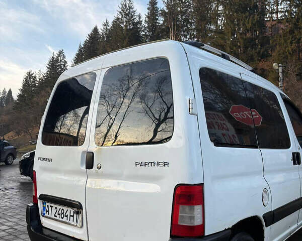 Белый Пежо Partner, объемом двигателя 1.6 л и пробегом 430 тыс. км за 3155 $, фото 2 на Automoto.ua