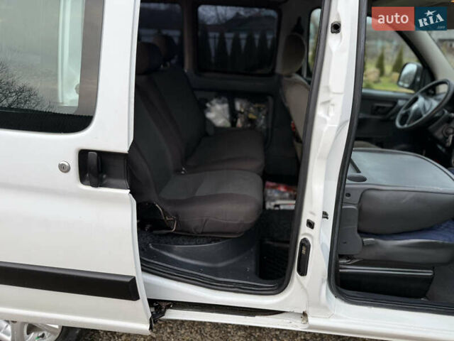 Білий Пежо Partner, об'ємом двигуна 1.6 л та пробігом 442 тис. км за 4750 $, фото 20 на Automoto.ua