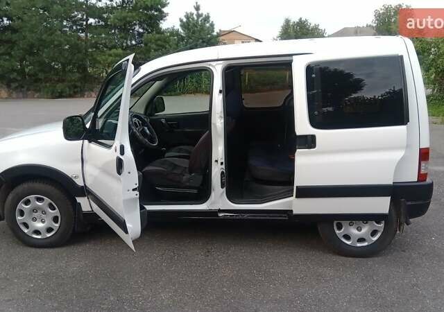 Белый Пежо Partner, объемом двигателя 1.4 л и пробегом 245 тыс. км за 4900 $, фото 9 на Automoto.ua